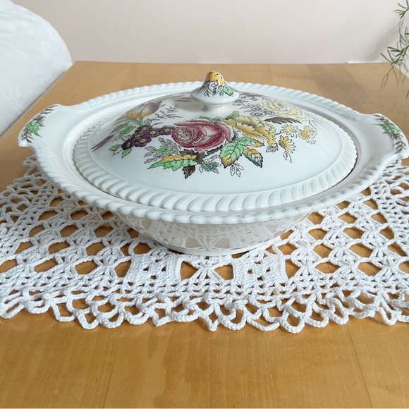 Johnson Brothers Windsor Ware “Garden Bouquet” Covered Vegetable Dish Tureen - Picture 1 of 16